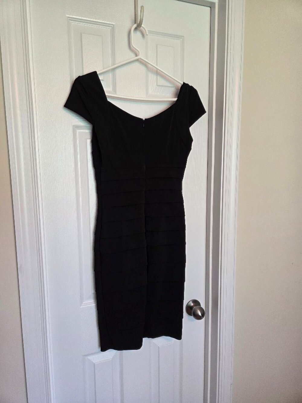 WHBM Instantly Slimming Dress Cap Sleeve Black dress, Size 2